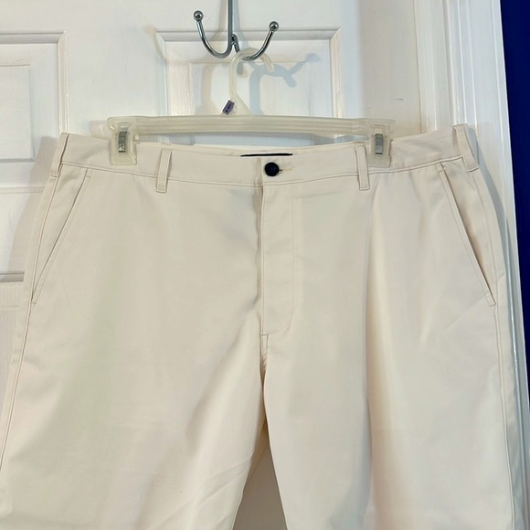 Men’s Saks Fifth Avenue Off White/Candlelight Color Polyester Blend Shorts Sz 40 - Picture 2 of 7